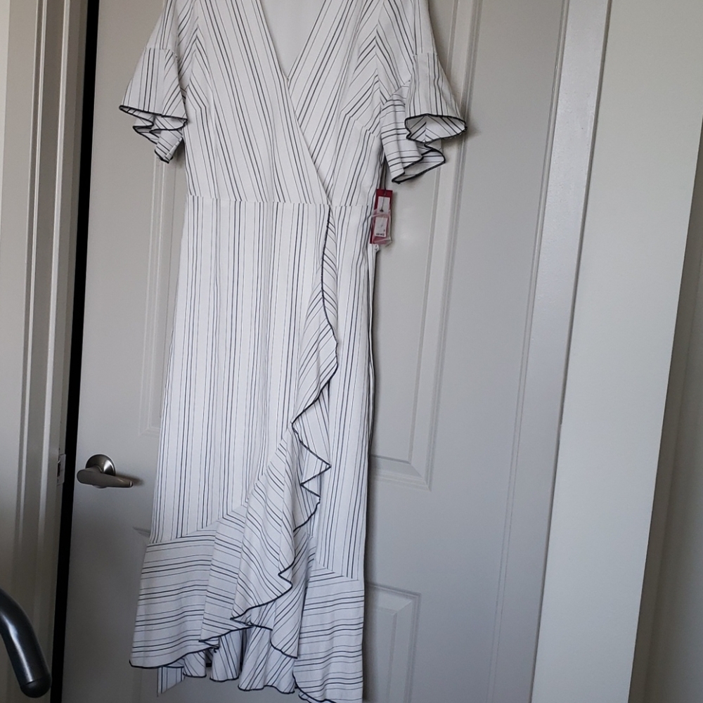 Brand New - Vince Camuto Linen Wrap dress Size 12